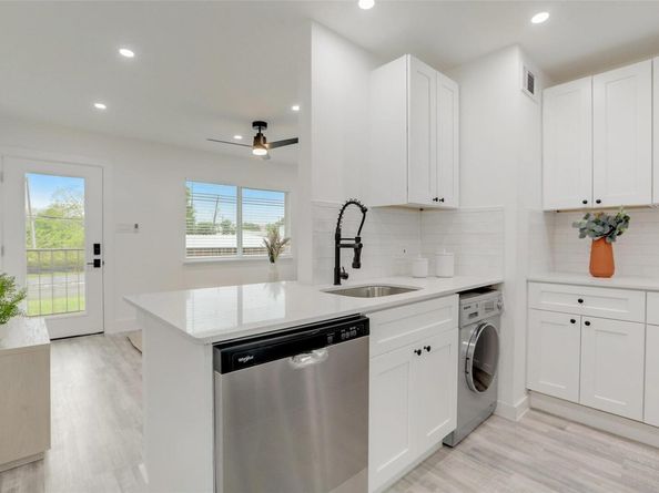 1200 E 52nd ST 205, Austin TX 78723