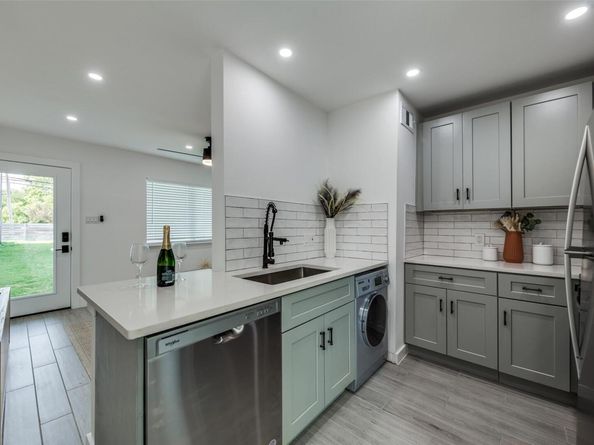 1200 E 52nd ST 205, Austin TX 78723