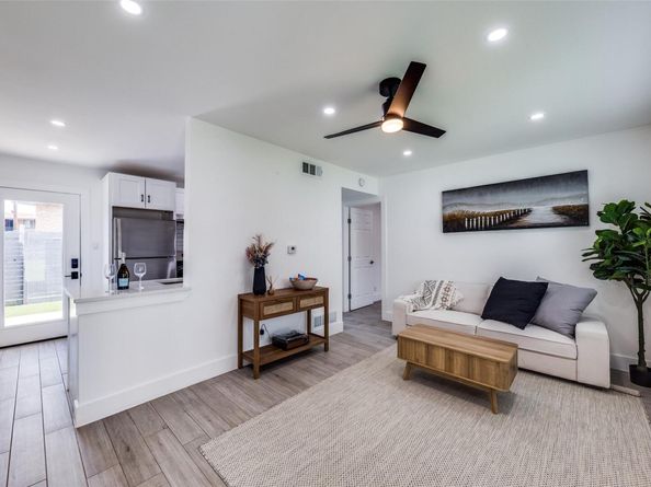 1200 E 52nd ST 205, Austin TX 78723