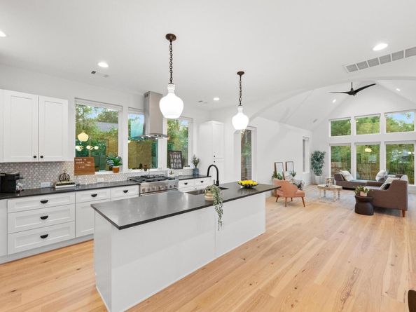 1506 Tillery ST, Austin TX 78702
