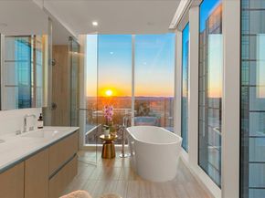 313 W 17th ST 1104, Austin TX 78701