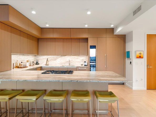 313 W 17th ST 1104, Austin TX 78701