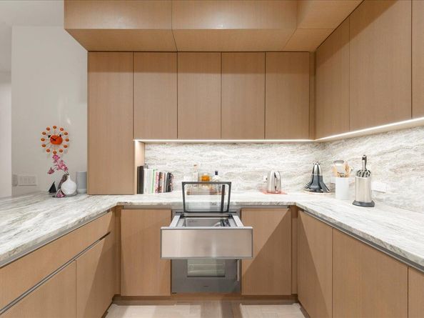 313 W 17th ST 1104, Austin TX 78701