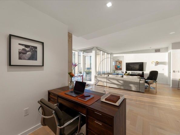 313 W 17th ST 1104, Austin TX 78701