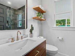 1122 Gunter ST, Austin TX 78702