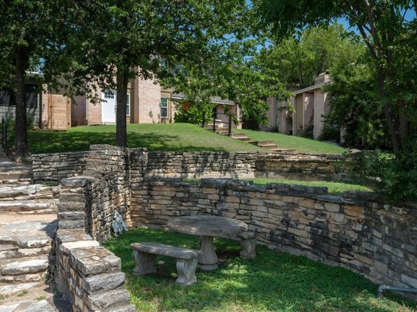6406 Chimney Creek CIR B, Austin TX 78723