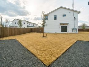 1500 Sylvan Glade 1B, Austin TX 78745