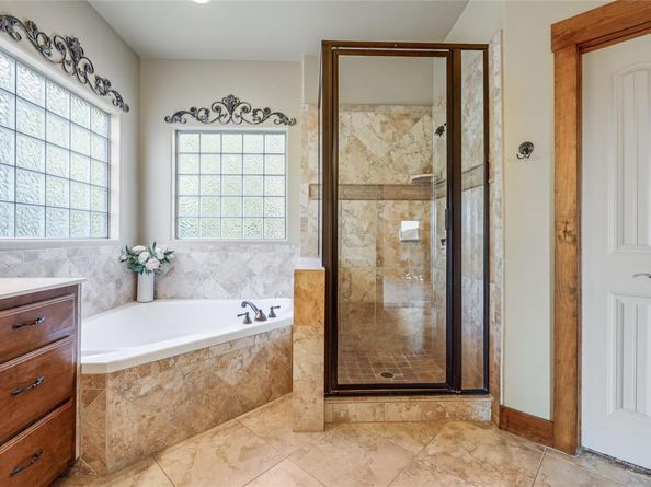 700 Augusta CIR N, Point Venture TX 78645