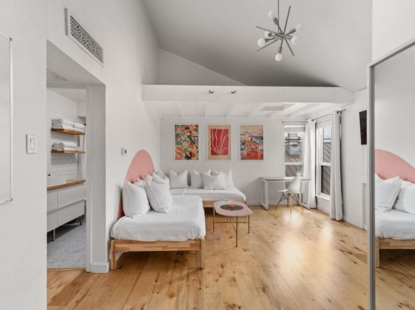 1000 W 26th ST 208, Austin TX 78705