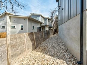 1736 Bunche RD B5, Austin TX 78721