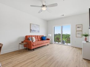 6444 Burnet RD 403, Austin TX 78757