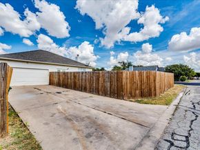 1021 Black Locust DR W, Pflugerville TX 78660