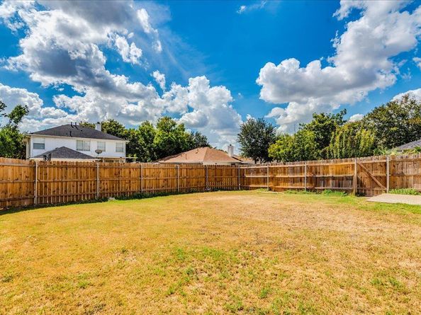 1021 Black Locust DR W, Pflugerville TX 78660
