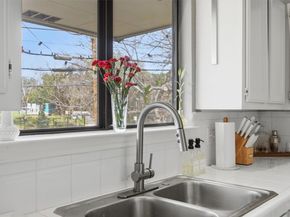 1404 Norwalk LN 201, Austin TX 78703