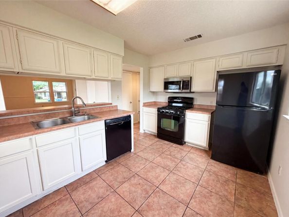 1301 Pitcairn DR, Pflugerville TX 78660