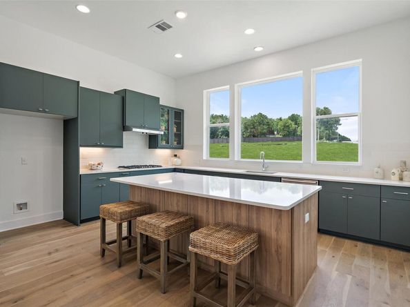 4905 Meller GDNS, Austin TX 78741