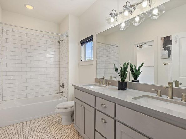 2703 Halcyon DR 8, Austin TX 78702
