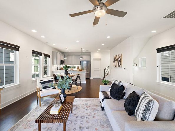 2703 Halcyon DR 8, Austin TX 78702