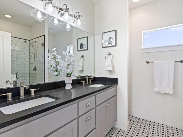2703 Halcyon DR 8, Austin TX 78702
