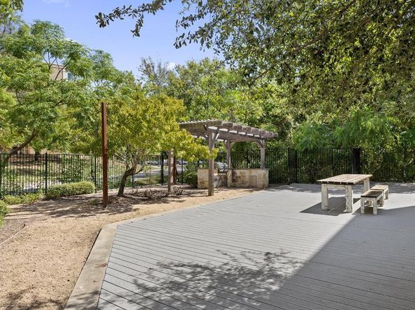 2703 Halcyon DR 8, Austin TX 78702