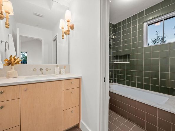 706 W Johanna ST, Austin TX 78704
