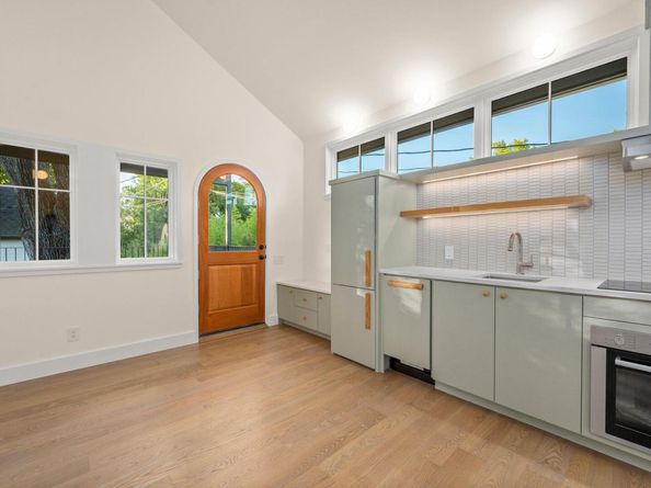 706 W Johanna ST, Austin TX 78704