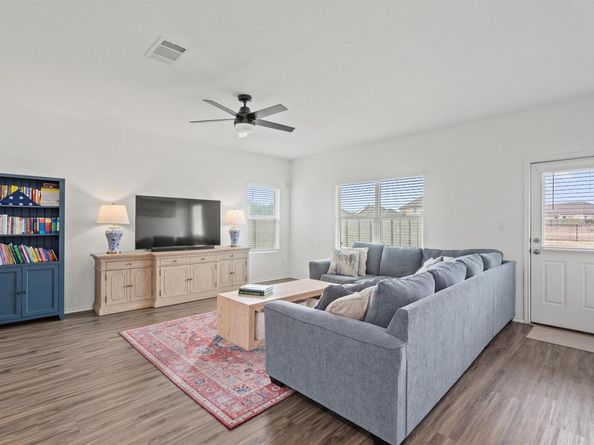 424 Wolf Springs RD, Georgetown TX 78628