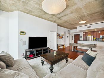 360 Nueces ST