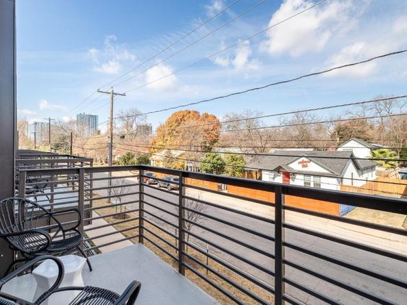 49 Navasota ST 201, Austin TX 78702
