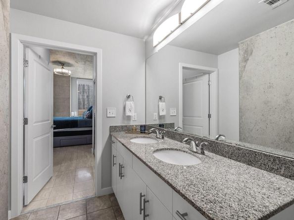 360 Nueces ST 911, Austin TX 78701