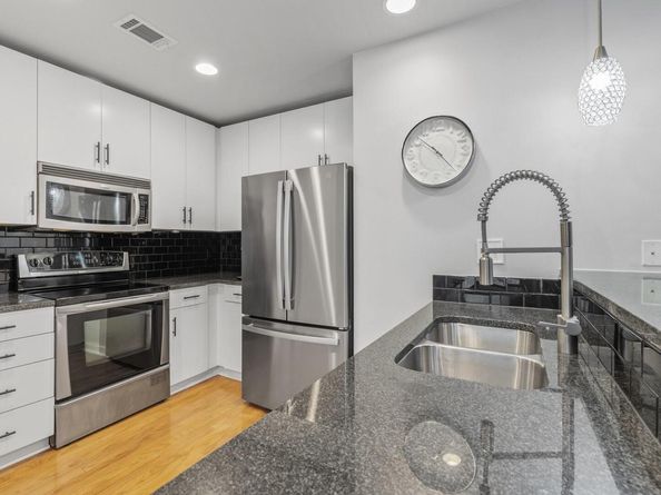 360 Nueces ST 911, Austin TX 78701
