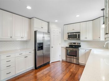 206 S Mustang Ave