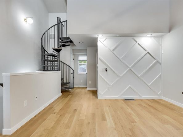 913 Duncan LN 203, Austin TX 78705
