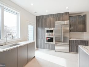 2002 Renaissance Walk  2, Philadelphia PA 19145