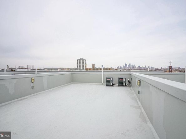 2002 Renaissance Walk  2, Philadelphia PA 19145