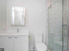 2002 Renaissance Walk  2, Philadelphia PA 19145