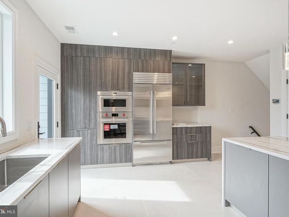 2002 Renaissance Walk  2, Philadelphia PA 19145