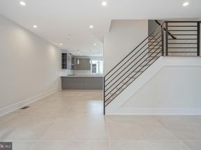 2002 Renaissance Walk  2, Philadelphia PA 19145