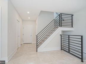 2002 Renaissance Walk  2, Philadelphia PA 19145