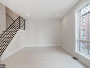 2002 Renaissance Walk  2, Philadelphia PA 19145