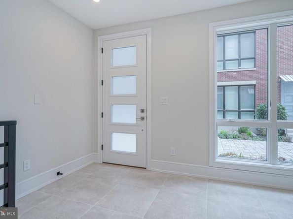 2002 Renaissance Walk  2, Philadelphia PA 19145