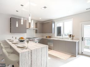 2002 Renaissance Walk  2, Philadelphia PA 19145