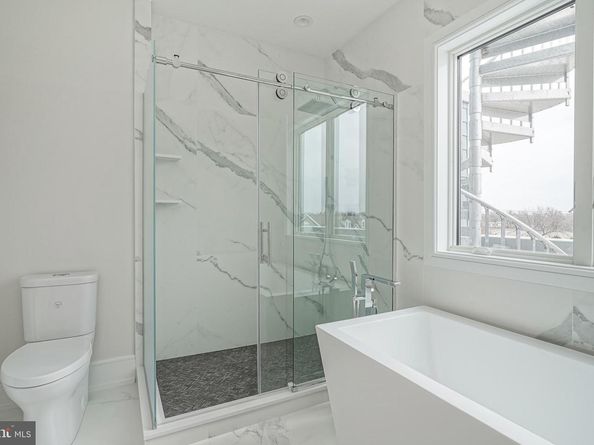 2002 Renaissance Walk  2, Philadelphia PA 19145