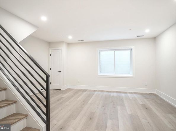 2002 Renaissance Walk  2, Philadelphia PA 19145