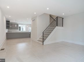 2002 Renaissance Walk  2, Philadelphia PA 19145