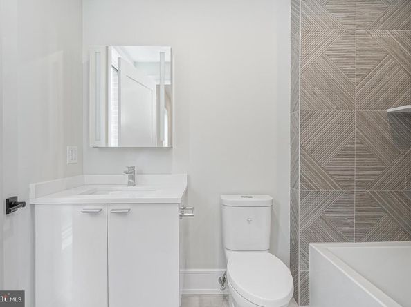 2002 Renaissance Walk  2, Philadelphia PA 19145