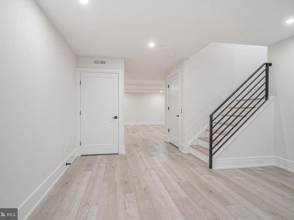 2002 Renaissance Walk  2, Philadelphia PA 19145