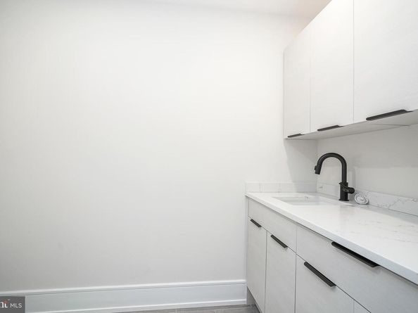 2002 Renaissance Walk  2, Philadelphia PA 19145