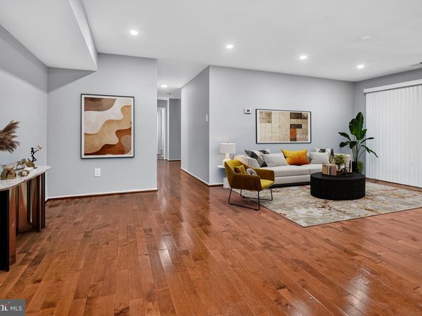 521 Florida Avenue 204, Herndon VA 20170