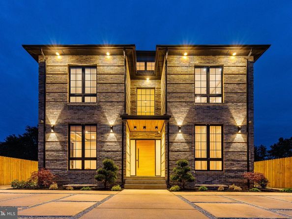 9739 Krewstown Road, Philadelphia PA 19115